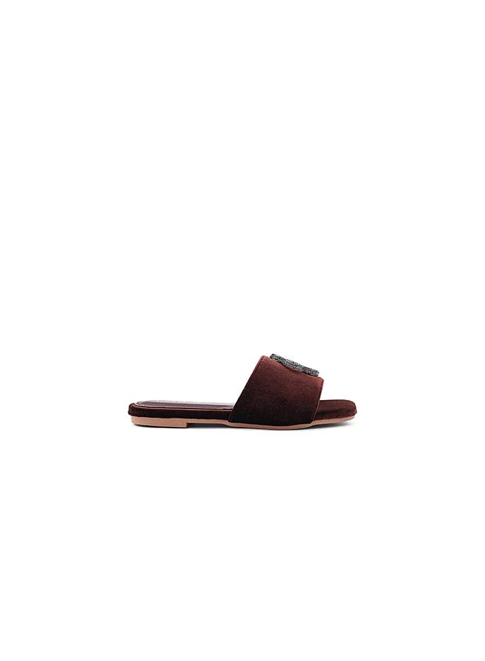 أيقون Durable and comfortable sandals suitable for all occasions.
