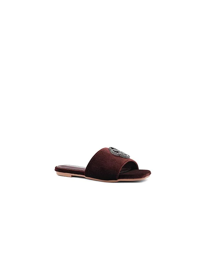 أيقون Durable and comfortable sandals suitable for all occasions.