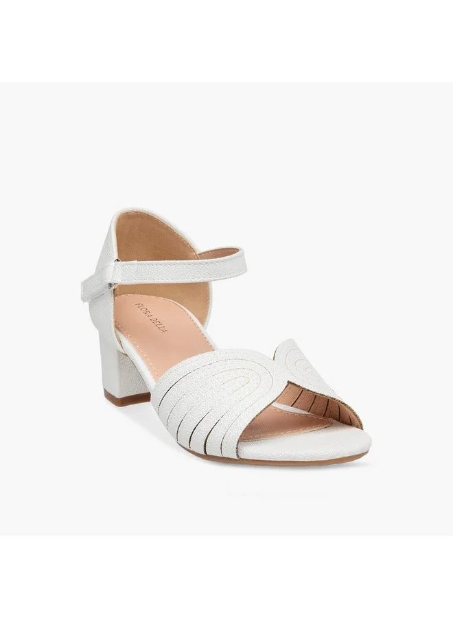 فلورا بيلا من شو إكسبرس صنادل بناتي بكعب عريض بنقوش وإغلاق بشريط لاصق