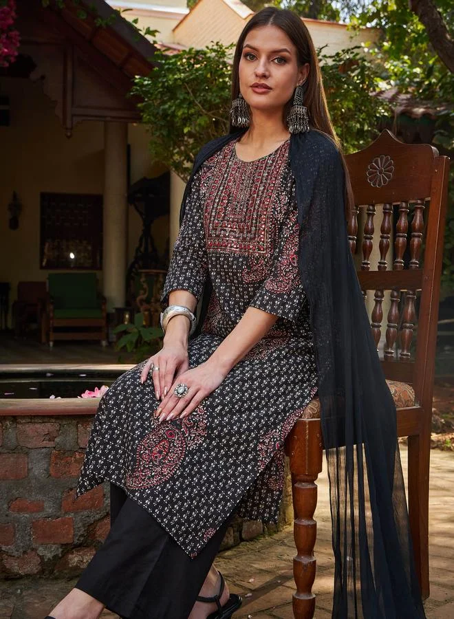 SASSAFRAS SASSAFRAS Black Floral Front Yoke Kurta with Pencil Pants and Dupatta Set