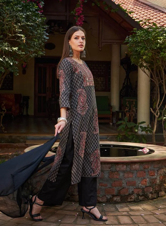 SASSAFRAS SASSAFRAS Black Floral Front Yoke Kurta with Pencil Pants and Dupatta Set