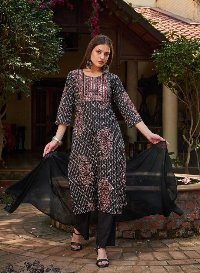 SASSAFRAS SASSAFRAS Black Floral Front Yoke Kurta with Pencil Pants and Dupatta Set