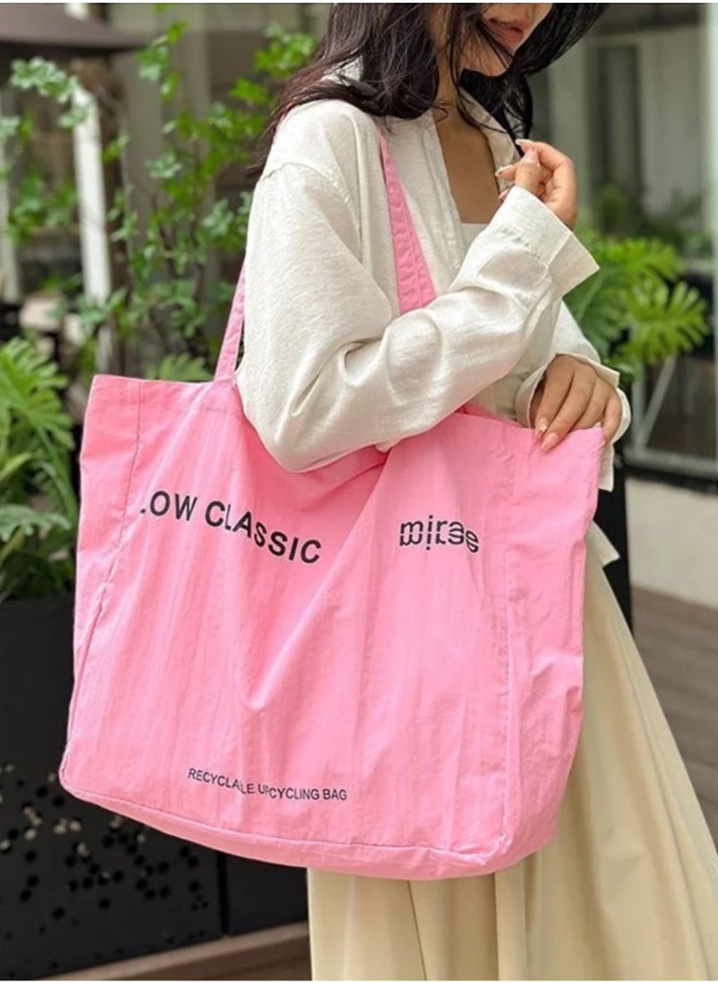 ال سي حقيبة كتف قماشية خفيفة الوزن LOWCLASSIC حقيبة كتف مطبوع عليها حروف  - Image 2