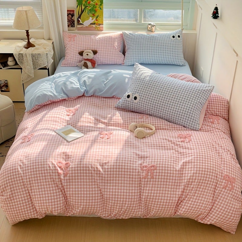 Three-Piece Set with Blue Bow Pattern, Printed Polyester Material, One Duvet Cover + Two Pillowcases, Soft Skin-Friendly Breathable, Suitable for Single/Double Bed, Machine Washable Bedding - Image 1