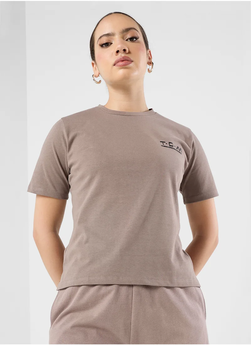 ذا جيفينج موفمنت Regular T-Shirt