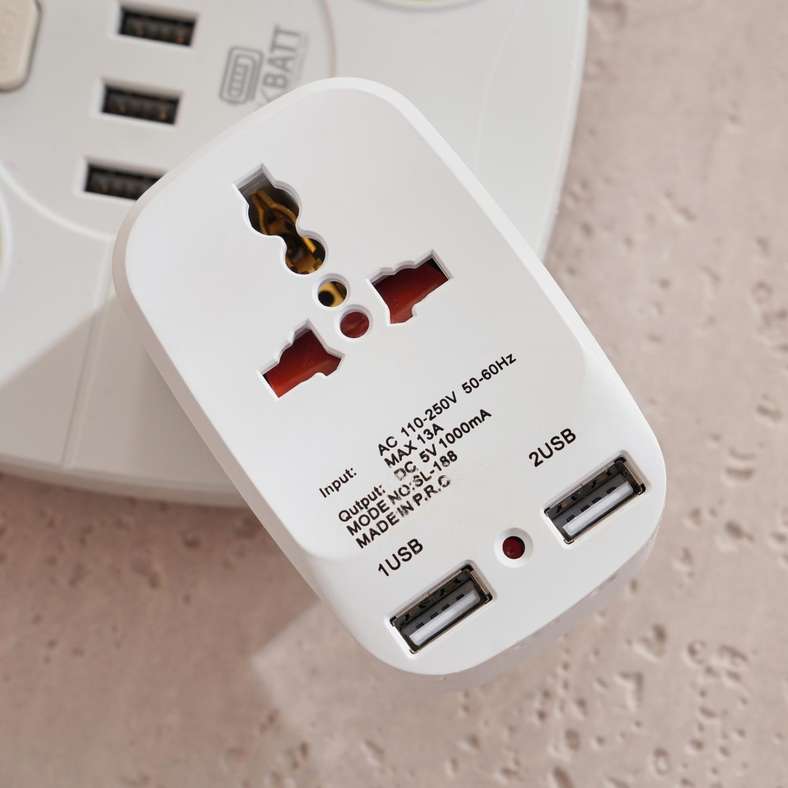 Pan Home محول سفر عالمي مع 2 منفذ USB - أبيض - Image 1