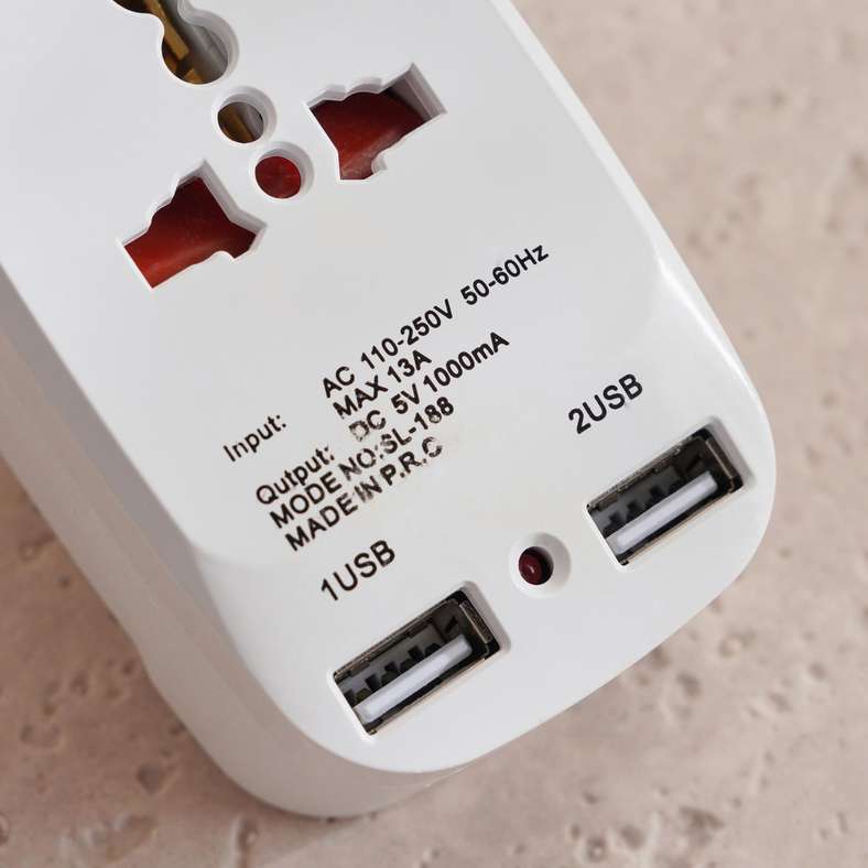 Pan Home محول سفر عالمي مع 2 منفذ USB - أبيض - Image 2