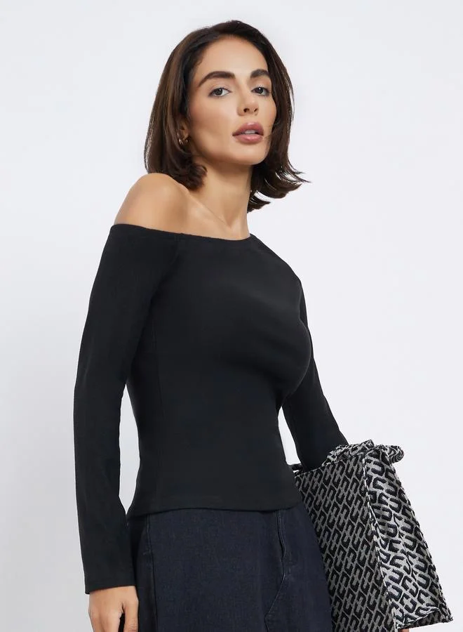 ستايلي بلوزة محبوكة بياقة غير متماثلة الطول