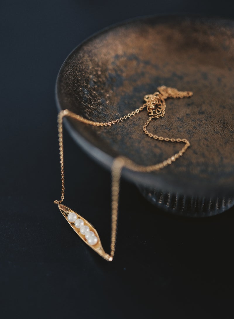 Jo Mavia Pendant Necklace for Women, Curved Design – Gold Plated 925 Silver, Unique Gift - Image 3
