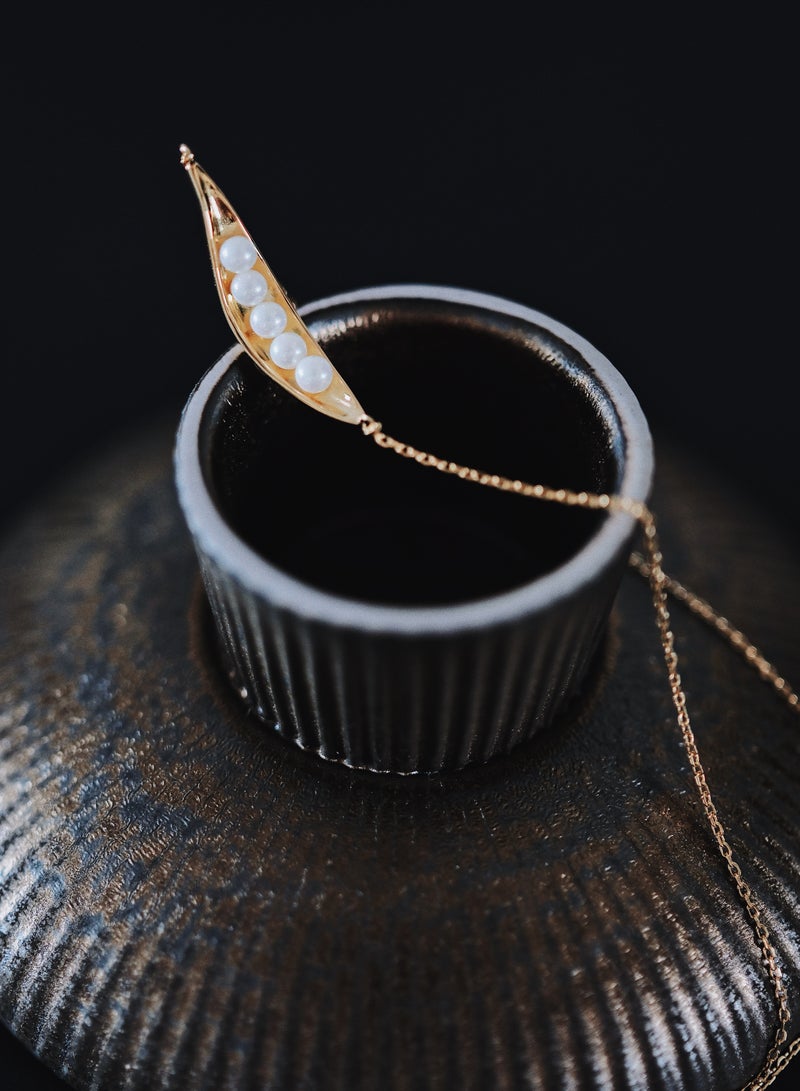 Jo Mavia Pendant Necklace for Women, Curved Design – Gold Plated 925 Silver, Unique Gift - Image 4