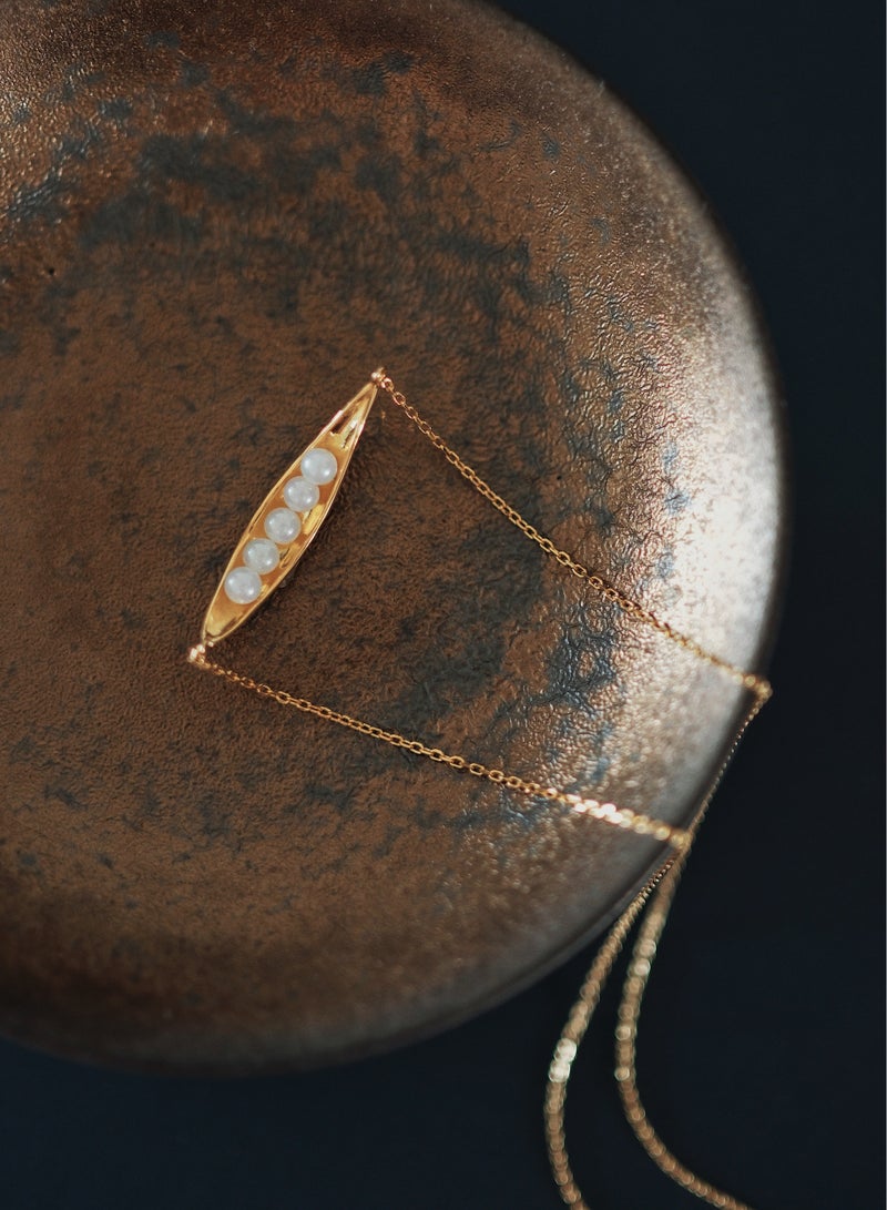 Jo Mavia Pendant Necklace for Women, Curved Design – Gold Plated 925 Silver, Unique Gift - Image 2