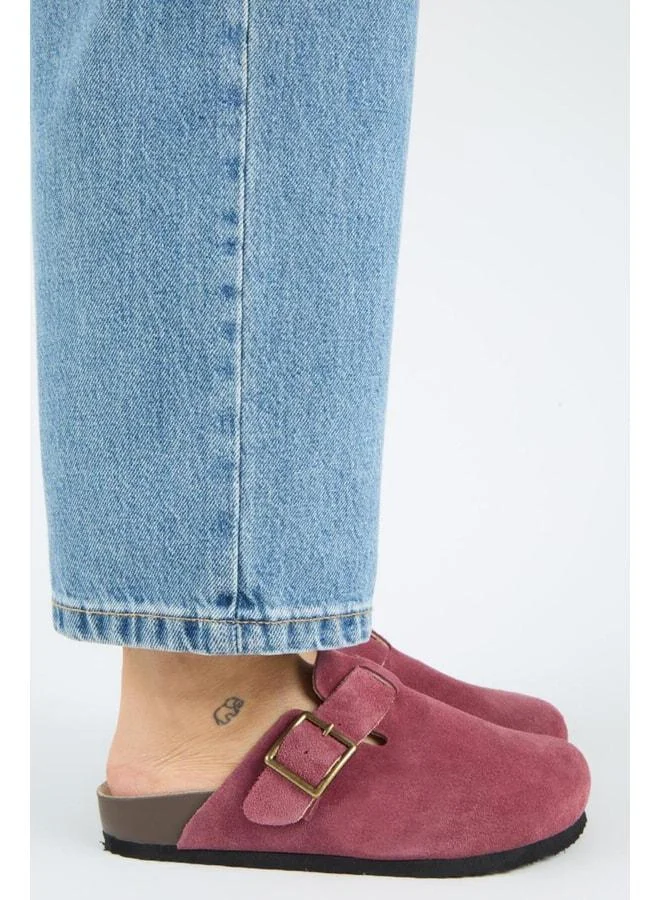 Zeta 2 Women's Genuine Leather Belted Buckle Sabo Cherry Slippers.