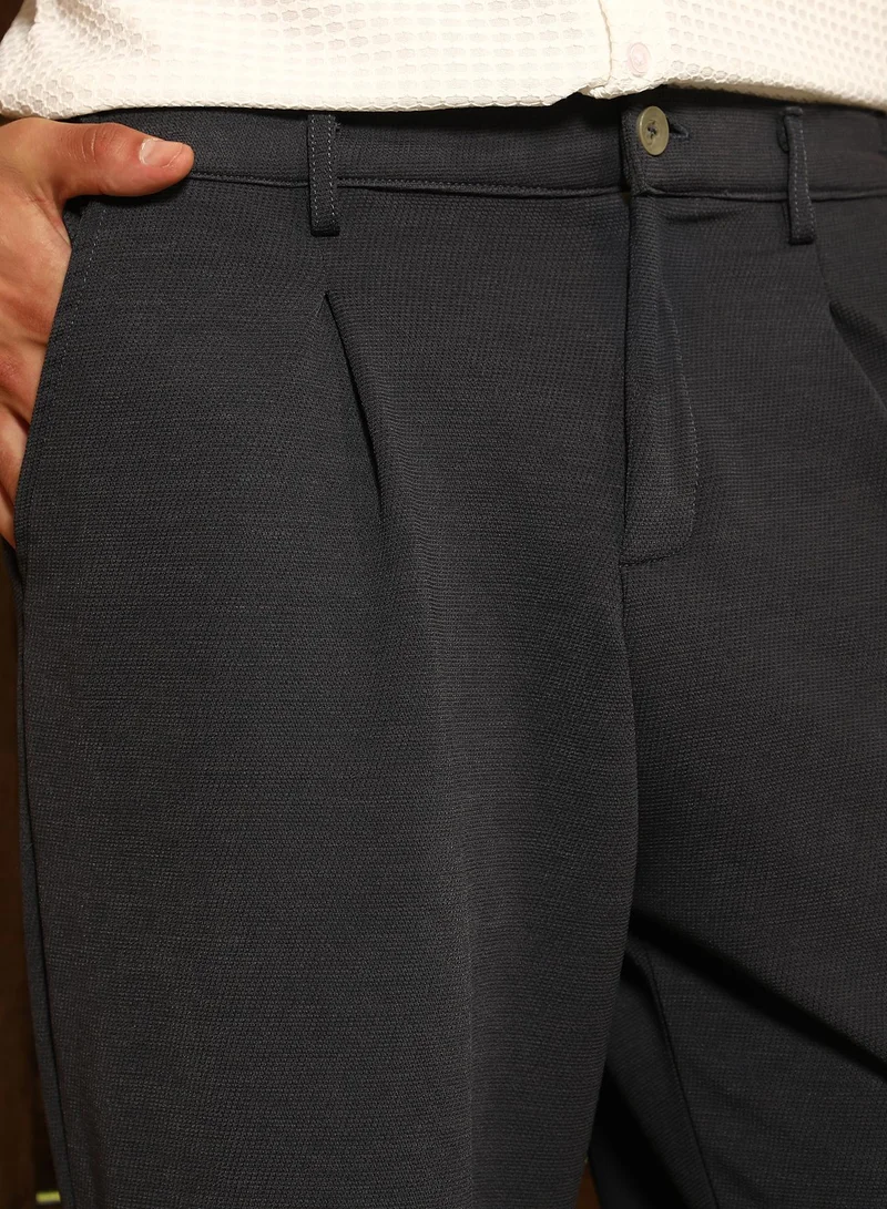 Campus Sutra Campus Sutra Men's Midnight Black Micro-Waffle Straight-Leg Trousers For Casual Wear | Mid-Rise | Straight Fit | Button Closure | Trousers Crafted With Comfort Fit For Everyday Wear
