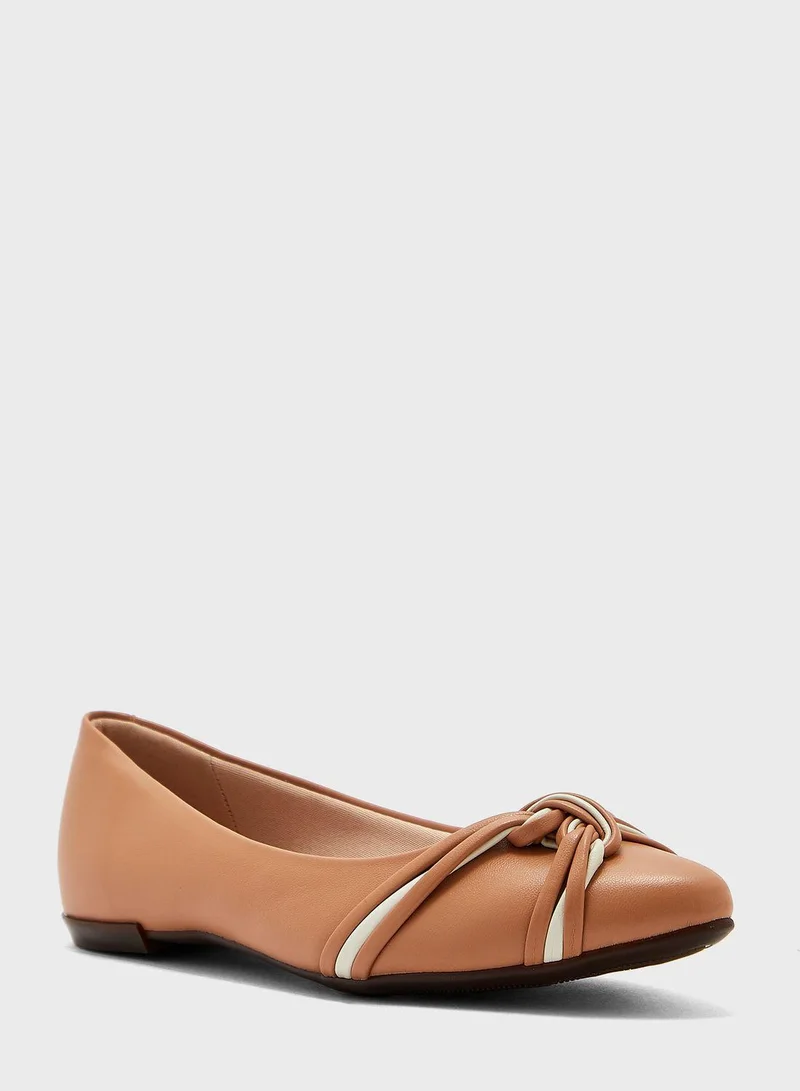 MOLECA Frances Close Toe Ballerinas