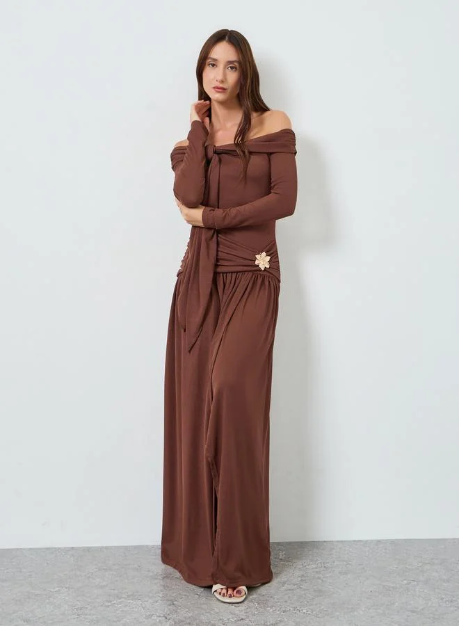 تايك تو فستان ماكسي نسائي بكتف مكشوف وإبزيم معدني مزين بالزهور