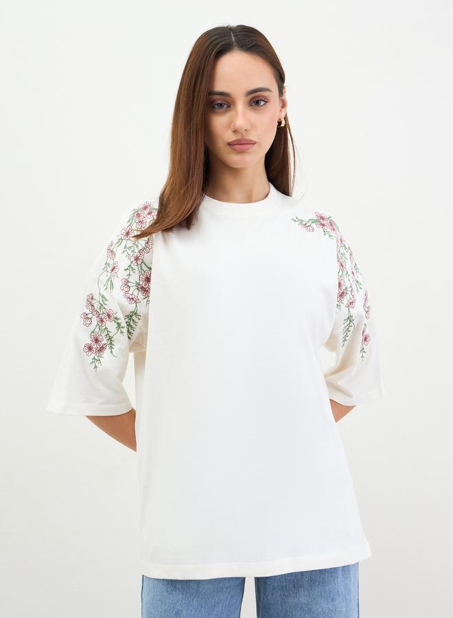 Styli Off White Embroidered Floral Oversized T-Shirt - Image 3