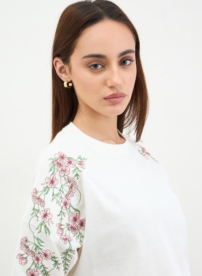 Styli Off White Embroidered Floral Oversized T-Shirt - Image 4