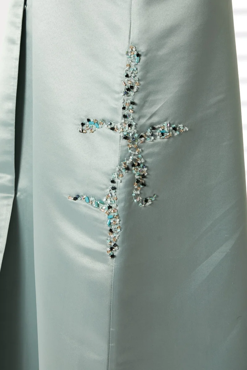 Moistreet  Embroidered V-Neck  Satin Split Cuffs Abaya for Women | Best Price UAE