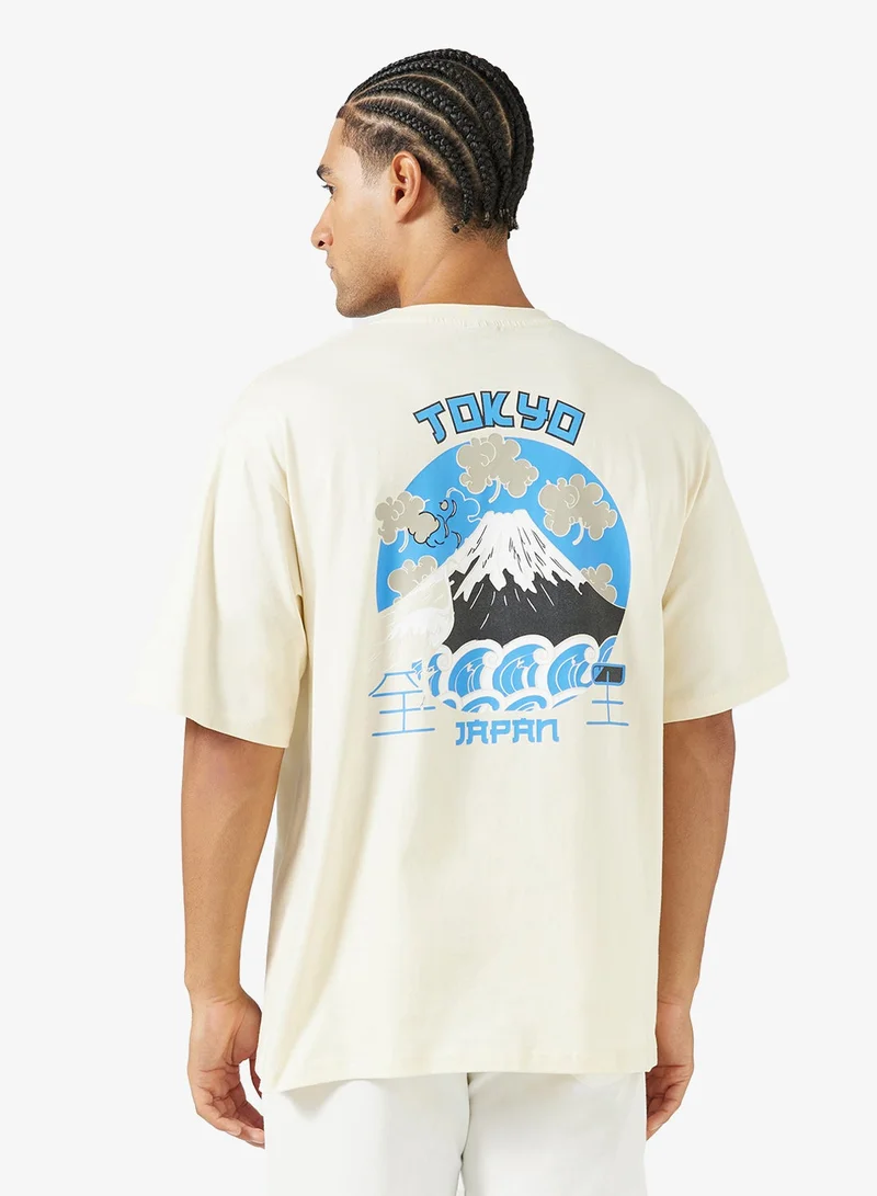 سفنتي فايف تيشيرت كبير بطبعة جرافيك