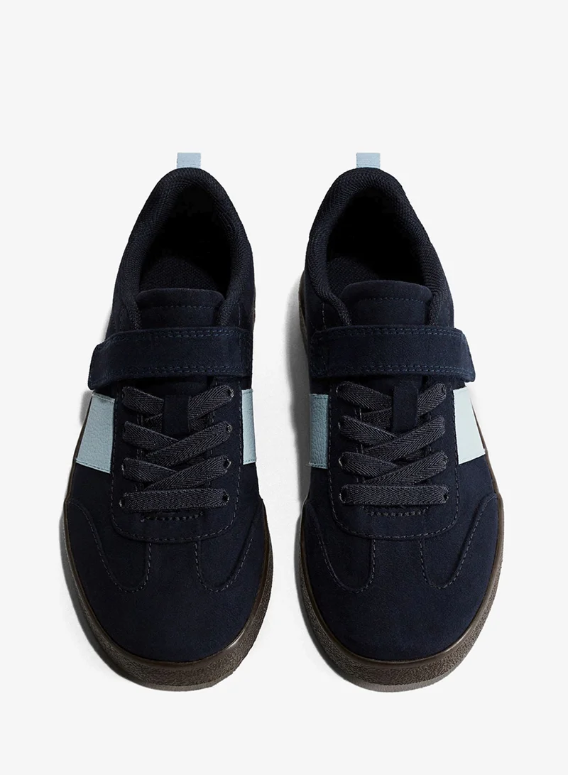 اتش اند ام حذاء رياضي