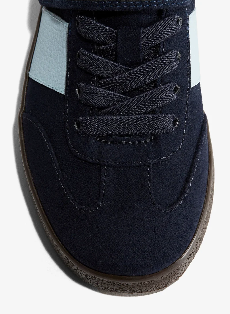 اتش اند ام حذاء رياضي