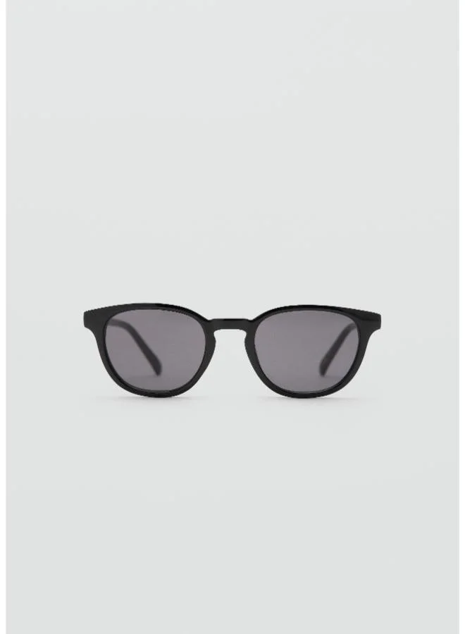 Round-framed sunglasses