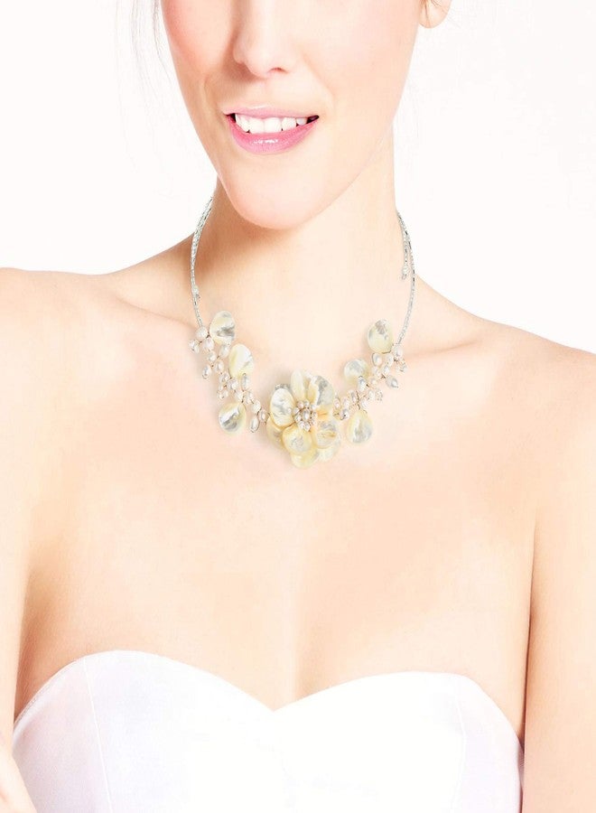 ايرافيدا قلادة أنيقة من إيرافيدا، بتصميم باقة زهور بيضاء، مصنوعة من عرق اللؤلؤ الأبيض واللؤلؤ، قابلة للتعديل، مناسبة لحفلات الزفاف والمناسبات الرسمية. - Image 4