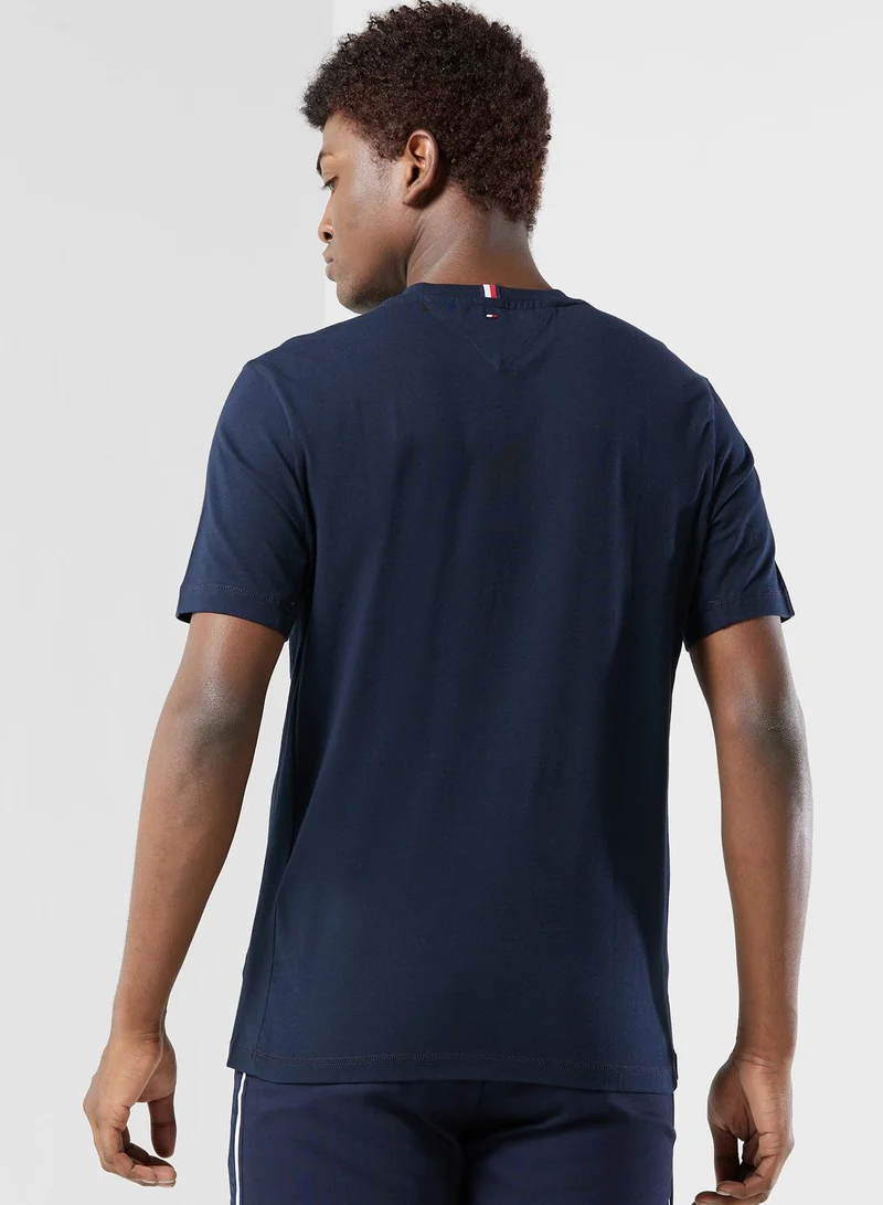 TOMMY HILFIGER Essential Logo Crew Neck T-Shirt