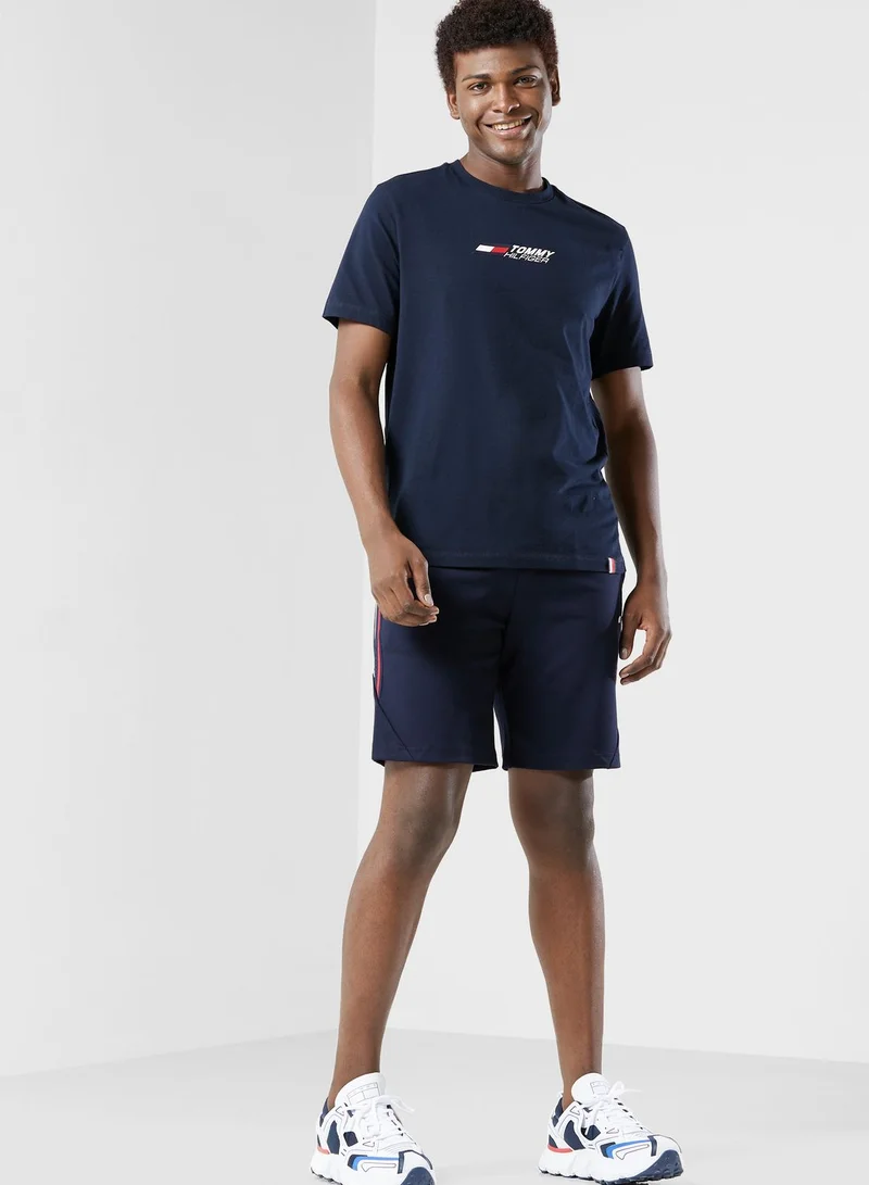 TOMMY HILFIGER Essential Logo Crew Neck T-Shirt