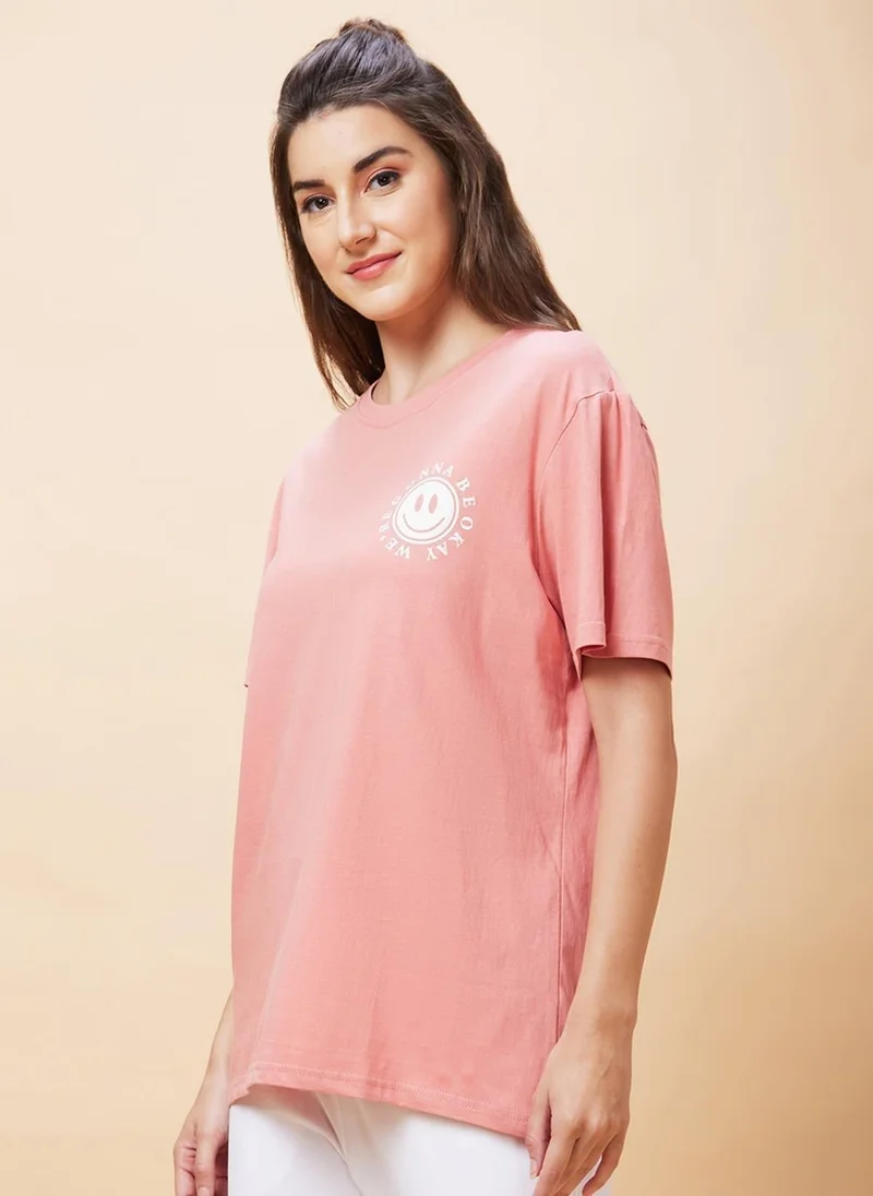 جلو باص تيشيرت قطن نقي مطبوع بحروف كبيرة للنساء