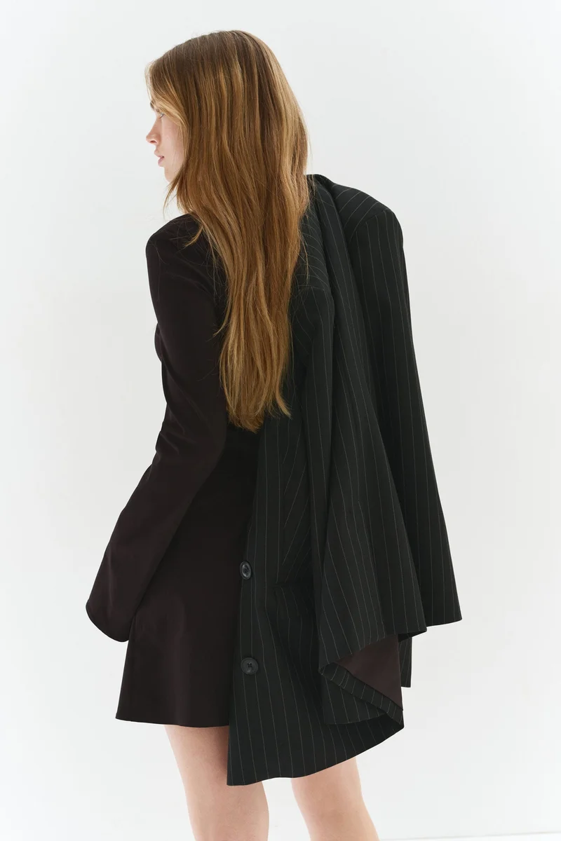 اتش اند ام فستان بياقة مربعة