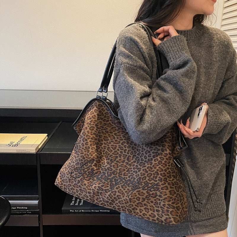 Women's Large Capacity Suede Shoulder Tote Bag with Magnetic Closure - Image 4