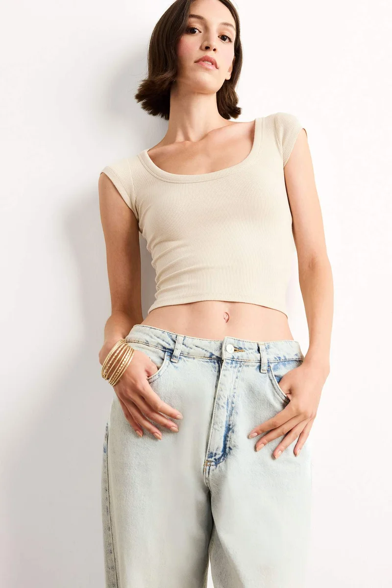 ديفاكتو Crew Neck Short Sleeve T-Shirt