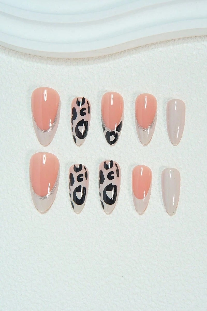 اظافر تركيب مزيفه بشكل لوزي تحتوي العلبه على 24 ظفر مع مبرد اظافر و صمغ - Image 3