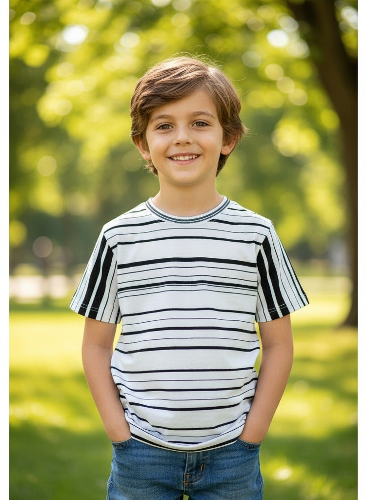 A trendy T-shirt with stylish stripes. Short-sleeved crew neck T-shirt - Image 2