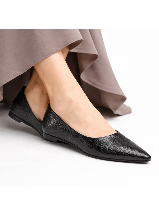 Stylish and comfortable women's ballet flats – classic design with a pointed toe and lightweight sole – suitable for work and everyday wear - Image 1