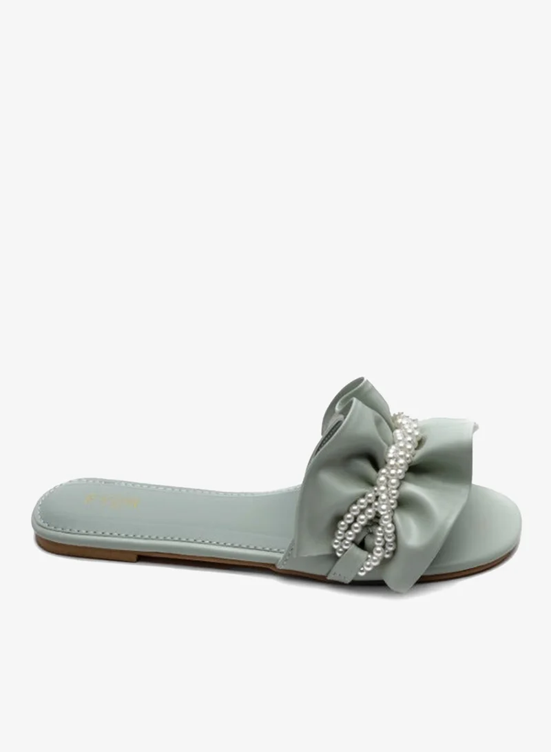 فايور صندل نسائي مزين باللؤلؤ بتفاصيل مكشكشة