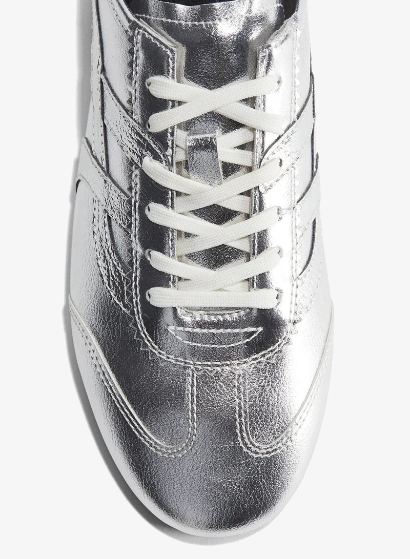 اتش اند ام حذاء رياضي