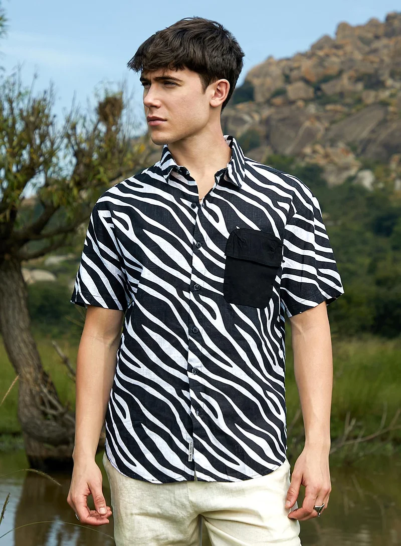 Campus Sutra Men's Obsidian Black & Cream White Zebra-Lined Oversized Shirt