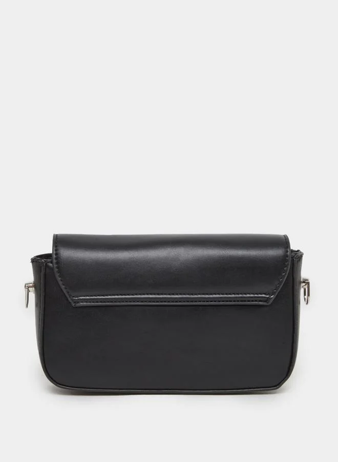 ستايلي شنطة كتف بتفاصيل حمالة سلسلة