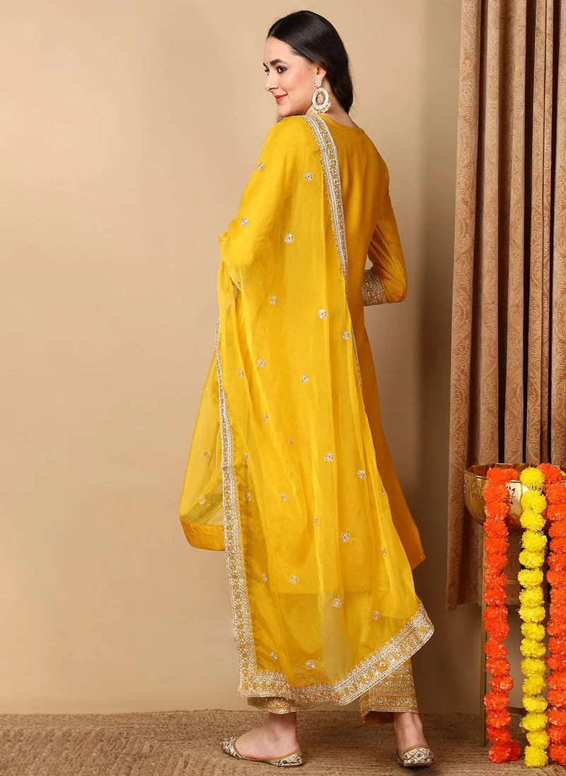 زيري سوق Yellow Silk Blend Solid Embroidered Straight Kurta Trouser With Dupatta