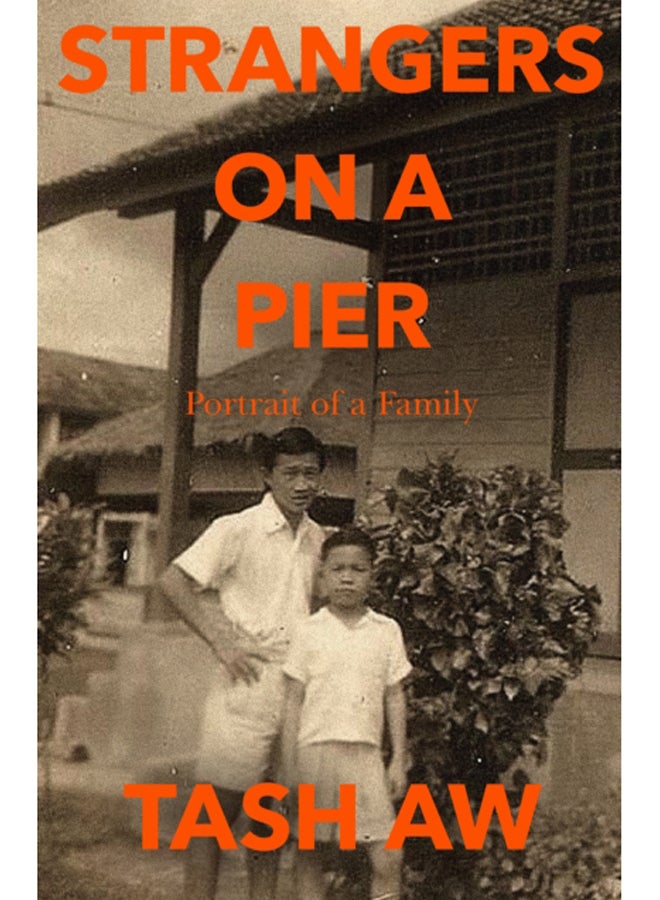 Strangers on a Pier : Portrait of a Family