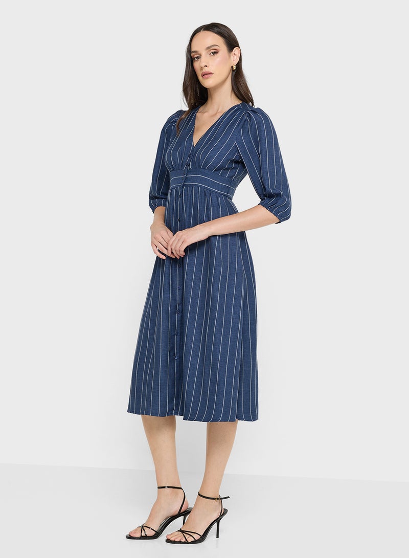 فستان ميدي بأكمام طويلة ورقبة على شكل من أوديت