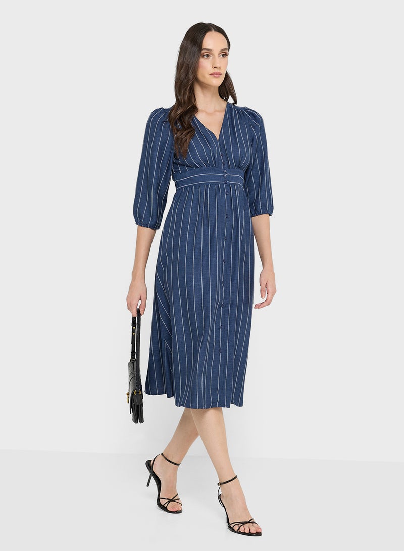 فستان ميدي بأكمام طويلة ورقبة على شكل من أوديت