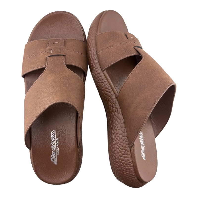 إيت صندل عربي يدوي الصنع للرجال من AET | شبشب رجالي خارجي | شبشب مفتوح من الأمام للاستخدام اليومي | جلد عربي أصلي| تصميم عربي جديد | نعل داخلي مطابق للون| مريح وخفيف الوزن - Image 2