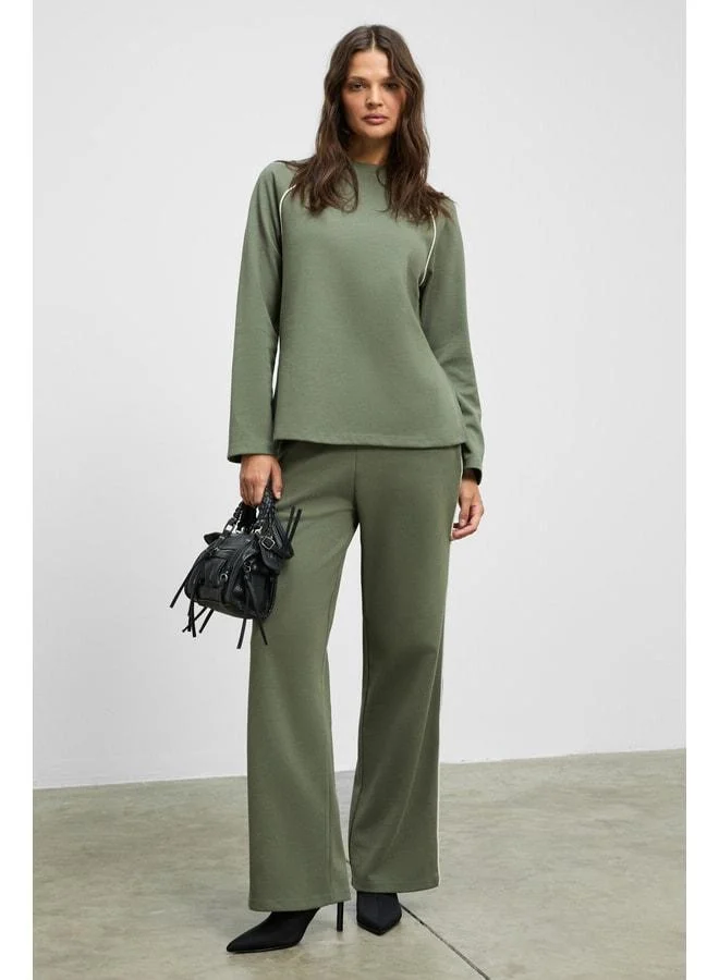 Ethiquet ELSBETH Women's bicycle collar with side slit, Reglan sleeves, oversized waist with elastic, pipe-style pants, khaki top and bottom.