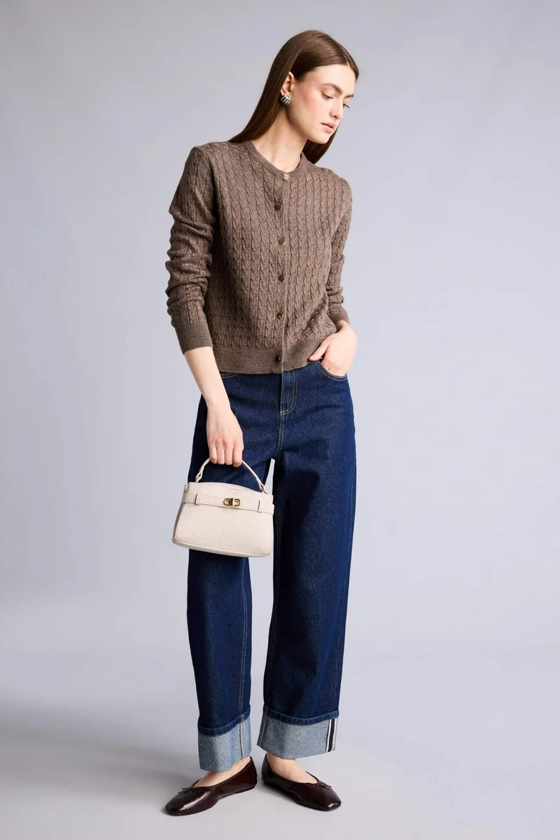 ديفاكتو Regular Fit Crew Neck Cardigan