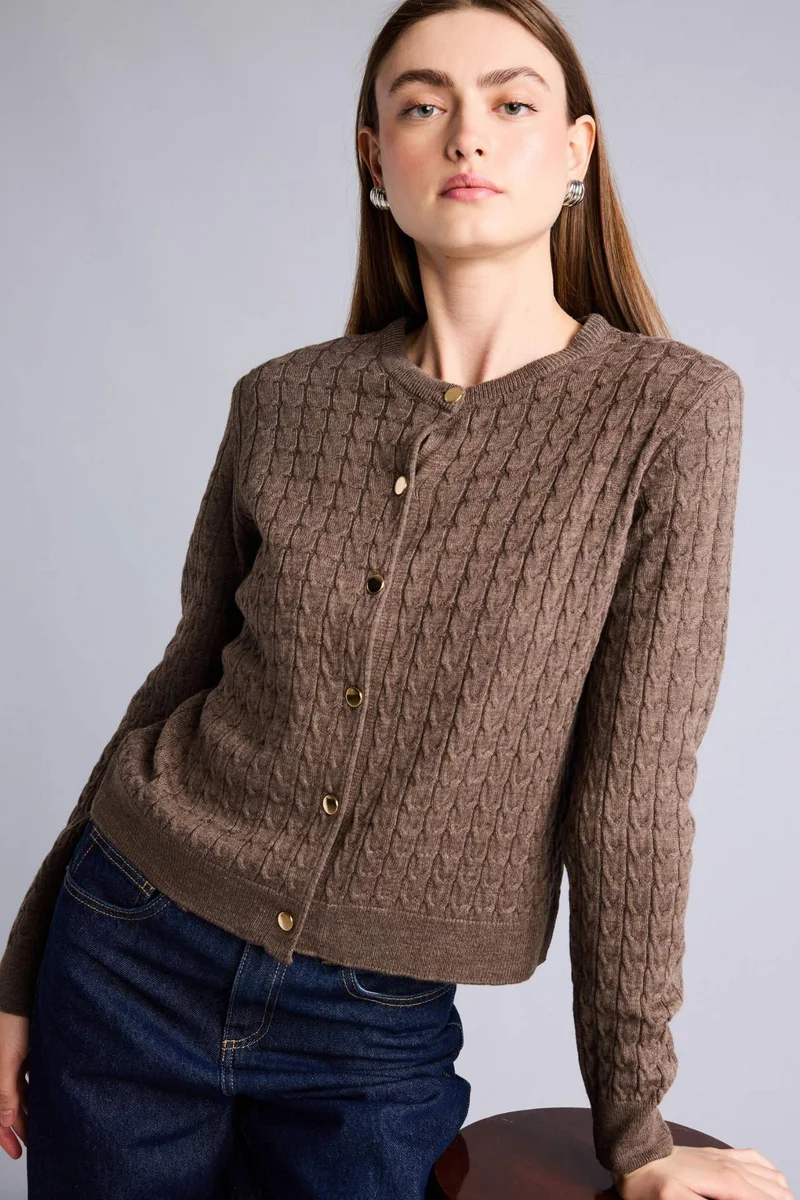 ديفاكتو Regular Fit Crew Neck Cardigan
