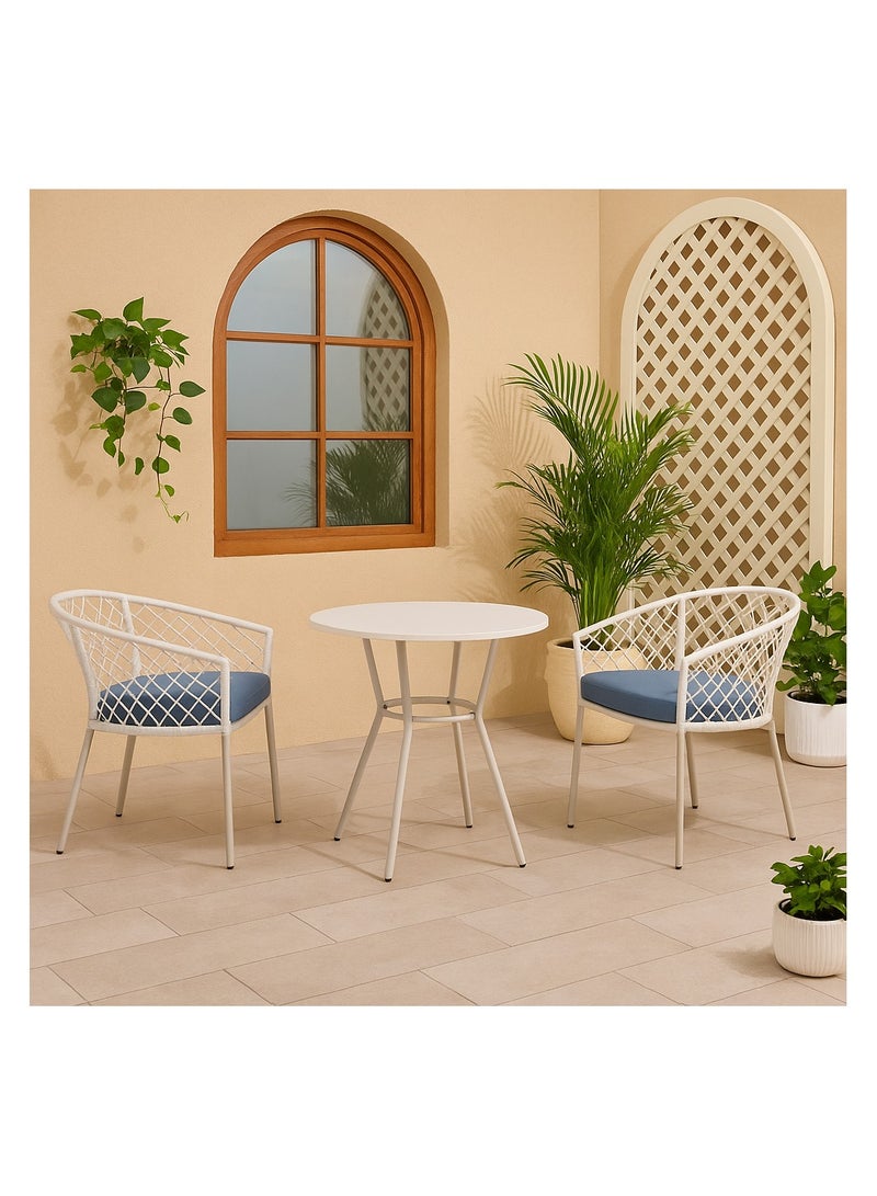Harmony Home طقم بيسترو خارجي من الروطان 3 قطع - أثاث فناء أبيض مع وسائد زرقاء بحيرة - طاولة وكراسي للبالكون والفناء والتراس والمقهى - Image 1