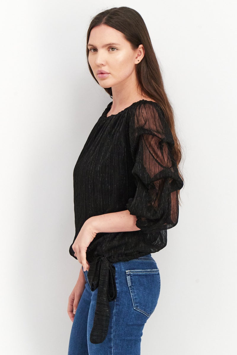 VINCE CAMUTO بلوزة نسائية بياقة باتو وأكمام متعددة الطبقات معدنية، سوداء - Image 4